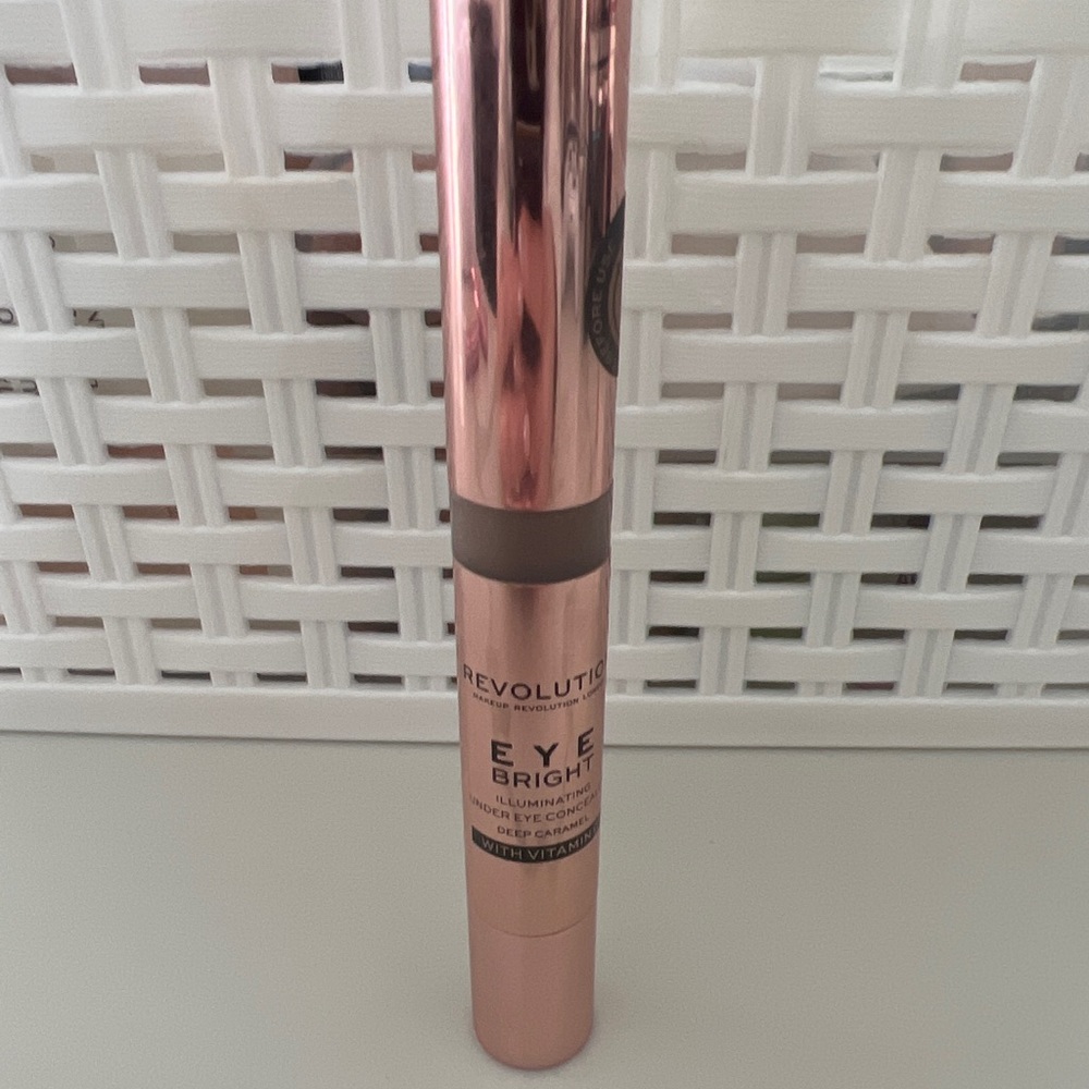 Revolution Eye Bright Illuminating Concealer- Deep Caramel